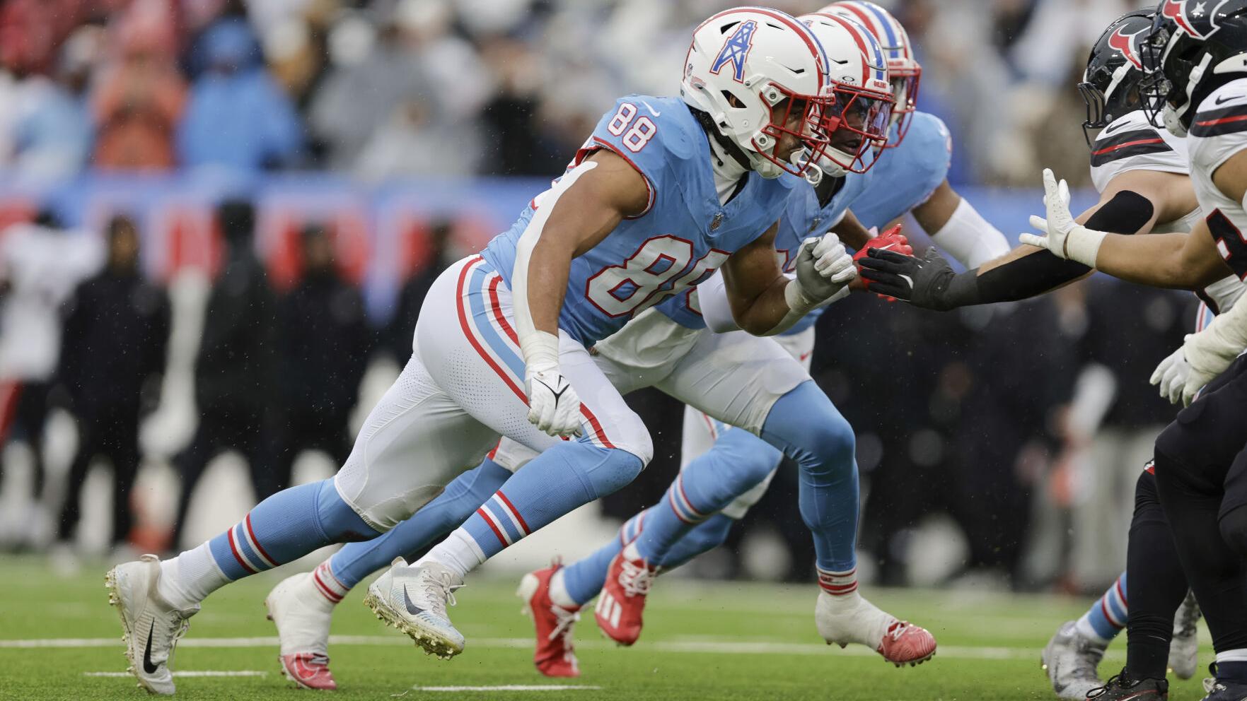 Hempfield grad, now with NFL's Tennessee Titans, gives back to school